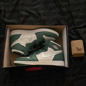 Nike Green and White High-Top Sneakers